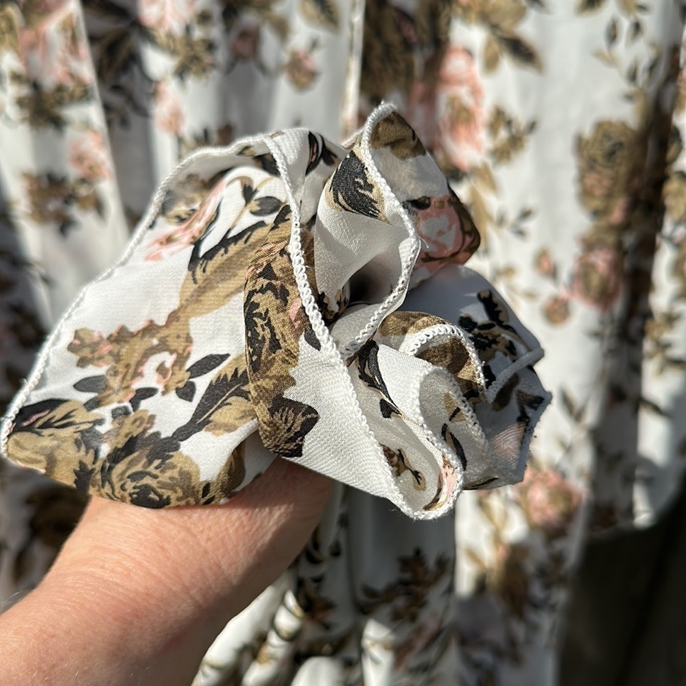 CHARLOTTE Russe Floral Kimono- Women’s Size Medium - Picture 5 of 7